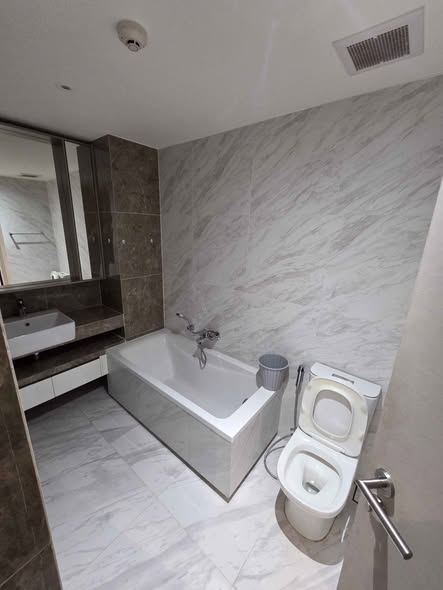 bathroom of Fynn Asoke