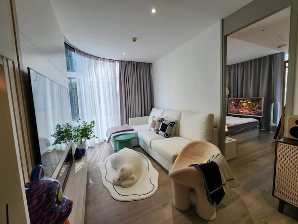 bedroom and living room of Fynn Asoke