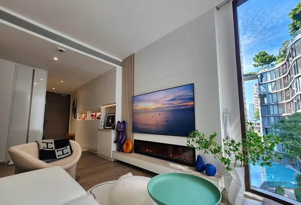 living room and bedroom of Fynn Asoke