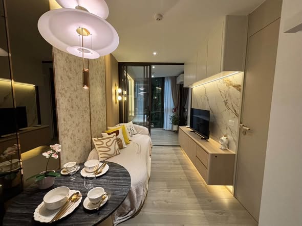 living room and bedroom of Fynn Asoke