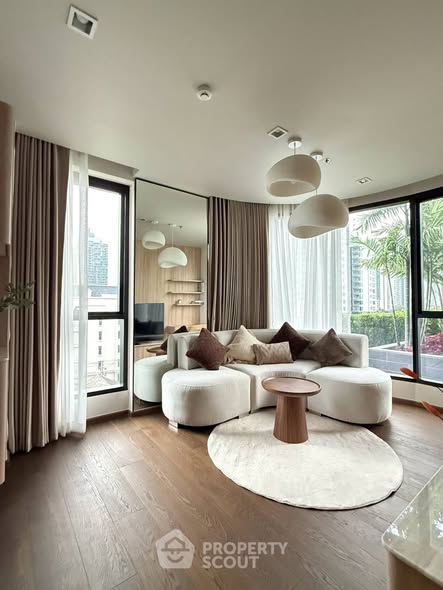 living room and bedroom of Garden View Mansion
