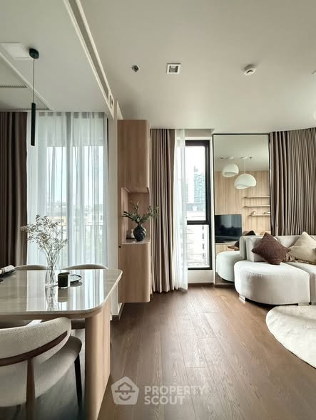 living room and bedroom of Garden View Mansion