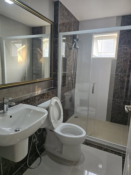 bathroom of Golden Neo, Sukhumvit LaSalle