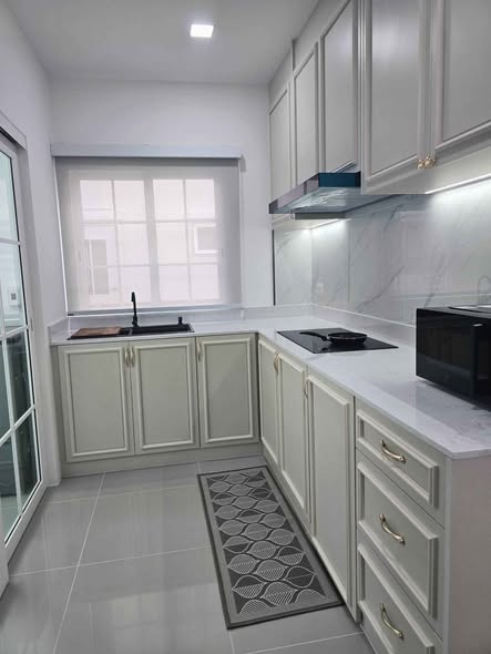 kitchen of Golden Neo, Sukhumvit LaSalle