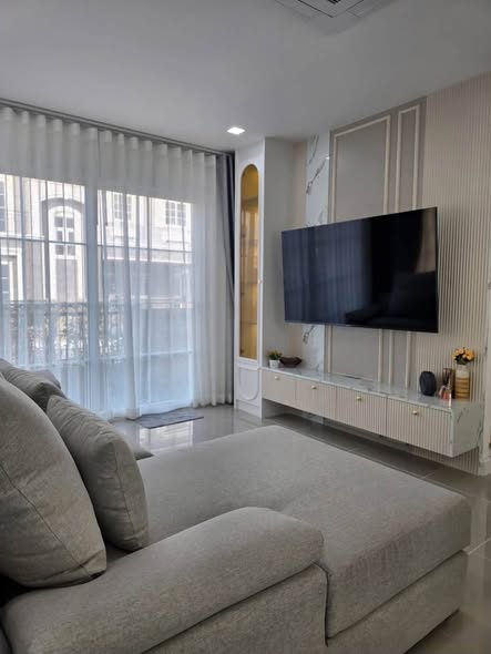 living room and bedroom of Golden Neo, Sukhumvit LaSalle