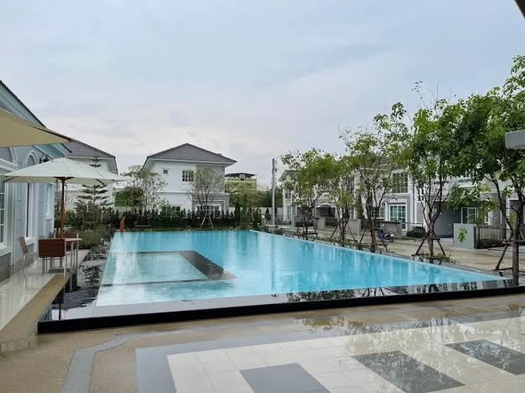 pool of Golden Neo, Sukhumvit LaSalle