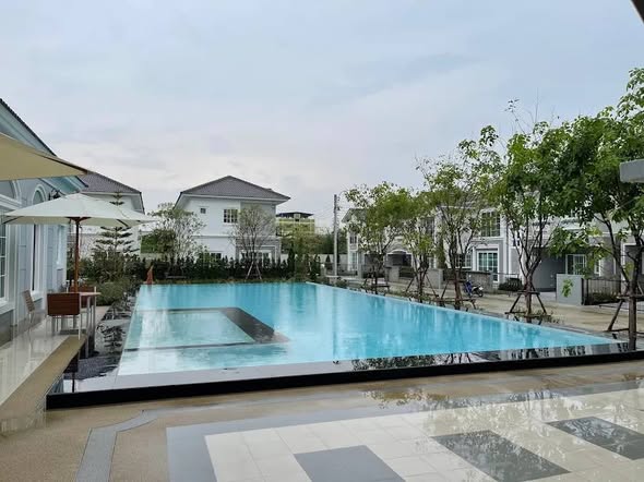 pool of Golden Neo, Sukhumvit LaSalle