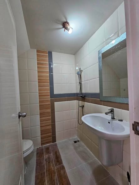 bathroom of Golden​ Town 2​