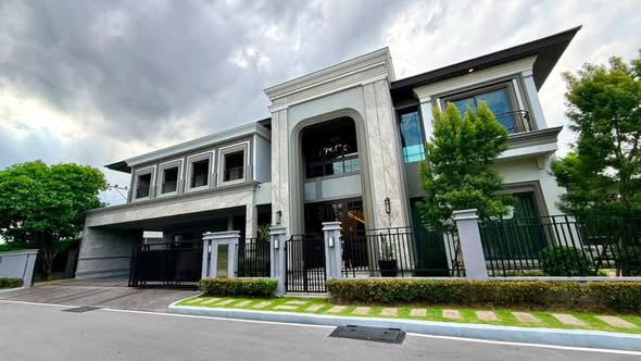 Grand Bangkok Boulevard Sukhumvit – Srinakarin