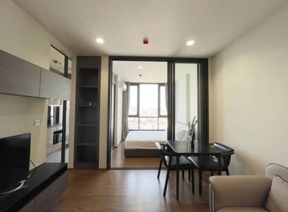 room interior of Grand Park View Asok