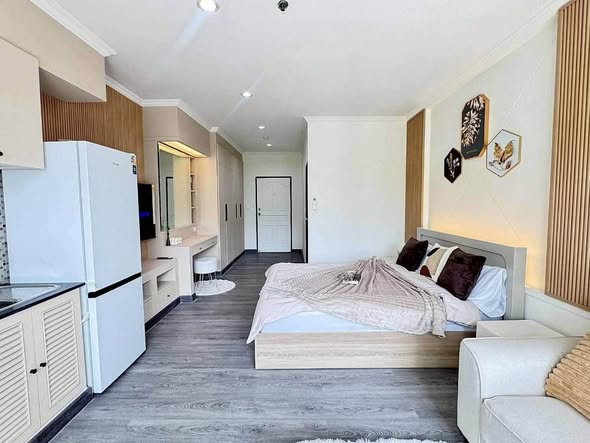 bedroom of Green place condo