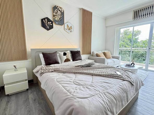 bedroom of Green place condo