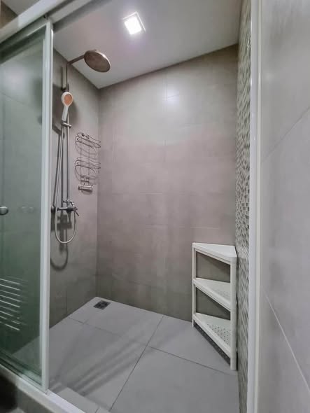room interior and bathroom of Grene Chaengwattana