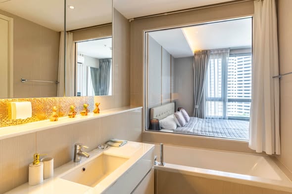 bedroom and bathroom of H Sukhumvit 43 Condominium