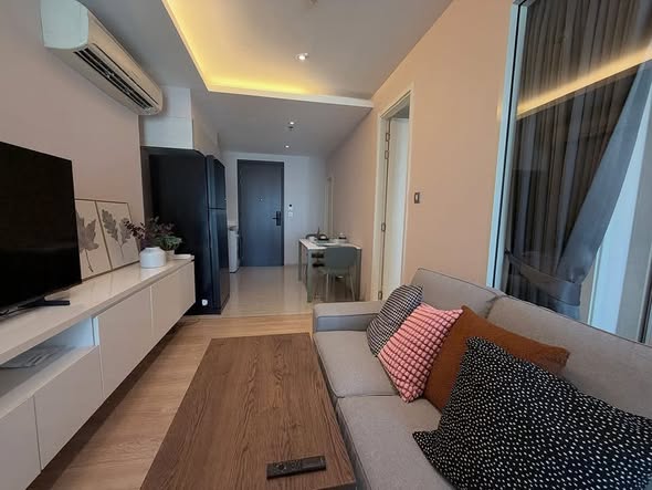 bedroom and living room of H Sukhumvit 43 Condominium