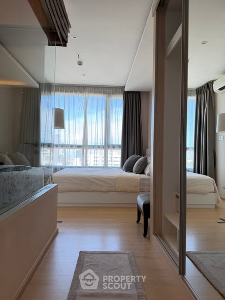 bedroom and room interior of H Sukhumvit 43 Condominium
