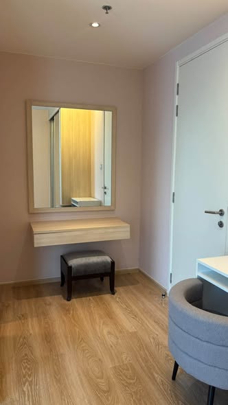 bedroom and room interior and bathroom of H Sukhumvit 43 Condominium