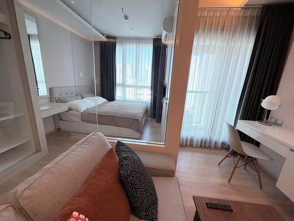 living room and bedroom of H Sukhumvit 43 Condominium