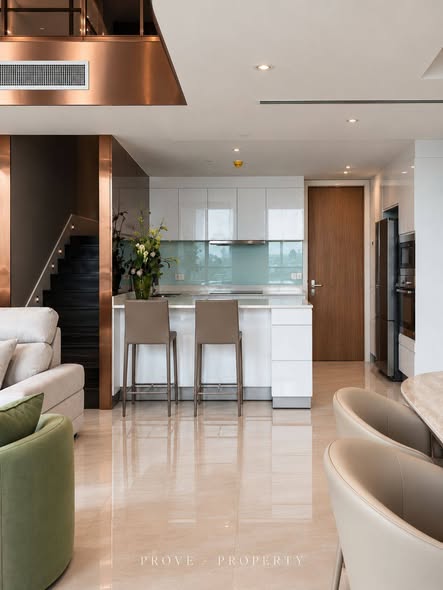 living room and kitchen of H Sukhumvit 43 Condominium