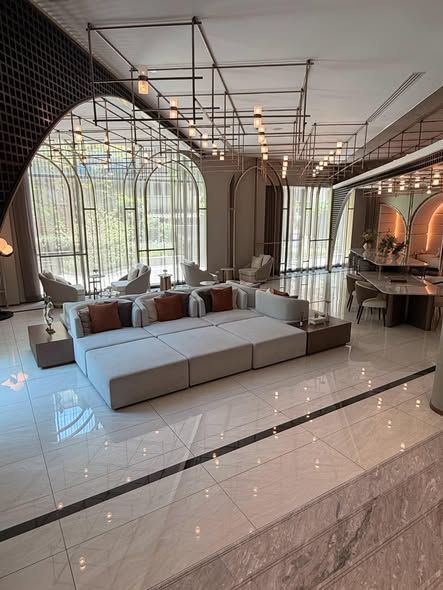 living room of Hampton Sriracha