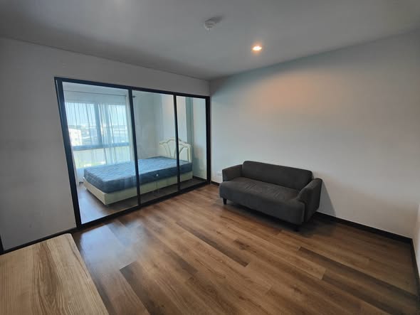 bedroom and room interior of HI Sutthisan Sales Gallery