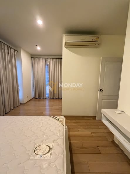 bedroom of Hive Sathorn