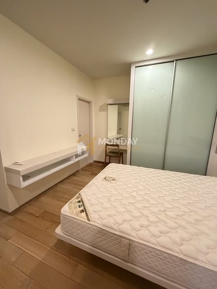 bedroom of Hive Sathorn
