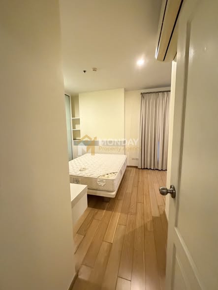 bedroom of Hive Sathorn