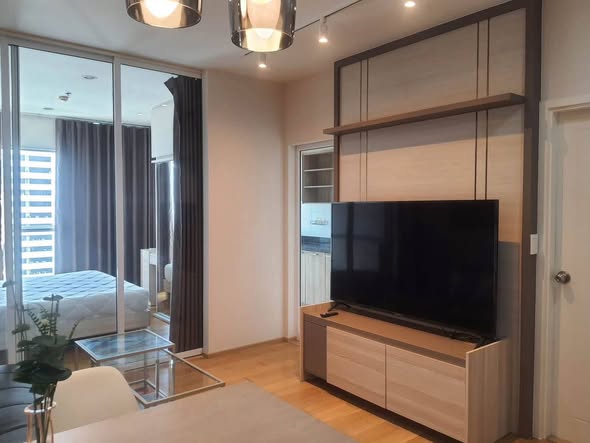 bedroom and room interior of Hive Sathorn