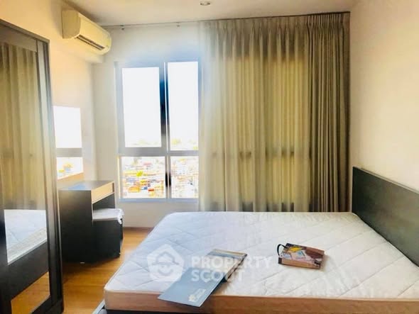 bedroom of Hive Taksin Condominium