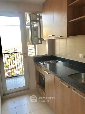 Hive Taksin Condominium