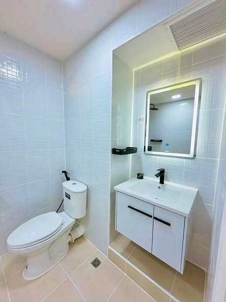 bathroom of i-House Laguna Garden RCA – Building A (Blue)