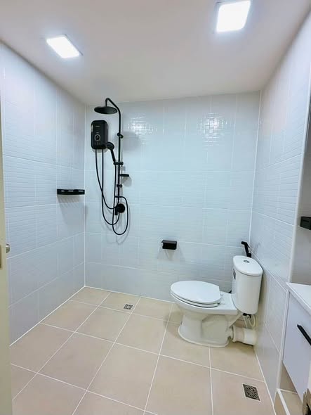 bathroom of i-House Laguna Garden RCA – Building A (Blue)