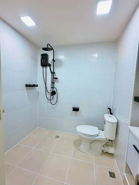 bathroom of i-House Laguna Garden RCA – Building A (Blue)