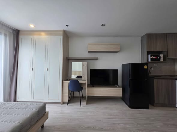 bedroom and room interior of Ideo Mobi Bangsue Grand Interchange