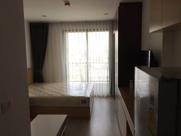 bedroom of Ideo Mobi Charan Interchange Condominium
