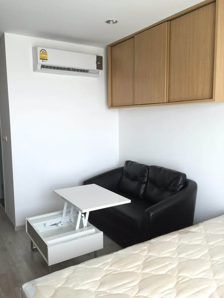 bedroom of Ideo Mobi Charan Interchange Condominium