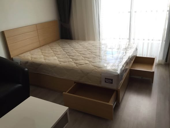 bedroom of Ideo Mobi Charan Interchange Condominium