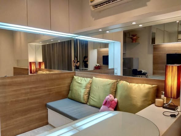 living room and bathroom of Ideo Mobi Rama 9