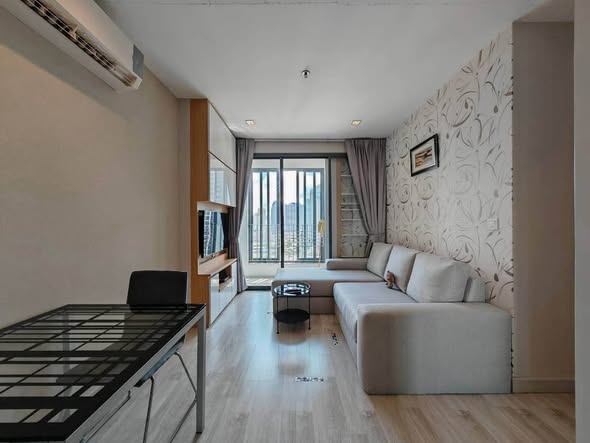 living room and bedroom of Ideo Mobi Rama 9