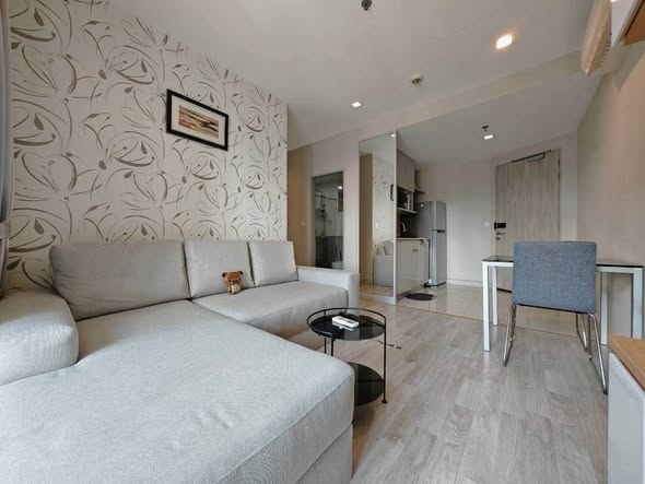 living room and bedroom of Ideo Mobi Rama 9