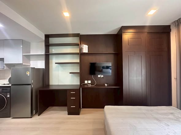 room interior of Ideo Mobi Sukhumvit 81