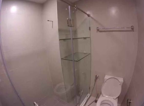 bathroom of Ideo Mobi Sukhumvit Eastgate