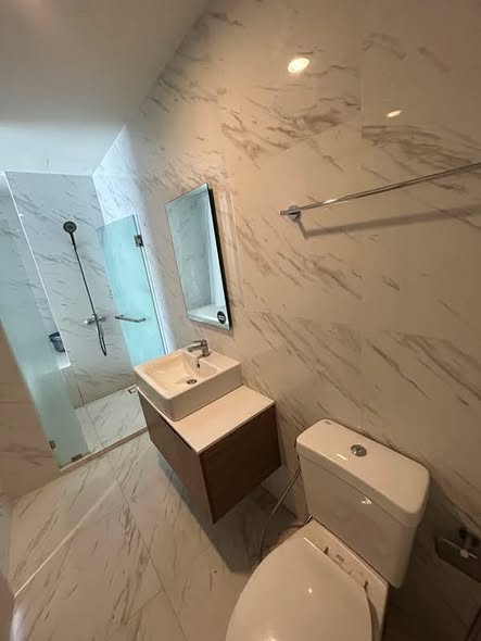 bathroom of Ideo Mobi Sukhumvit Eastpoint