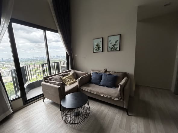 bedroom and living room of Ideo Mobi Sukhumvit Eastpoint