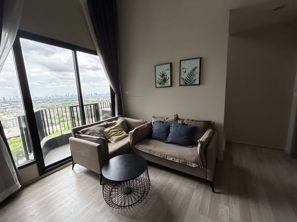 bedroom and living room of Ideo Mobi Sukhumvit Eastpoint