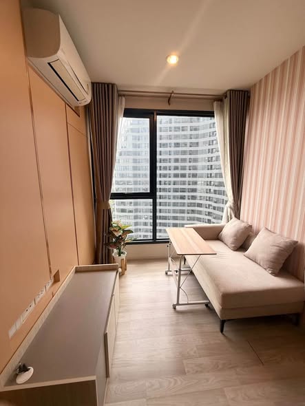 bedroom and living room of Ideo Mobi Sukhumvit Eastpoint