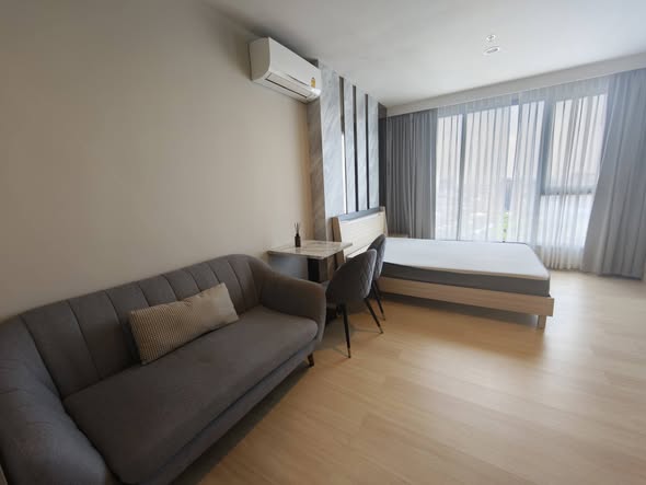 bedroom and living room of Ideo Mobi Sukhumvit Eastpoint