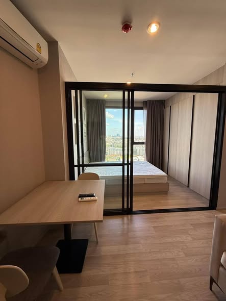 bedroom and room interior of Ideo Mobi Sukhumvit Eastpoint
