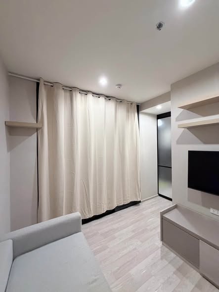 bedroom and room interior of Ideo Mobi Sukhumvit Eastpoint
